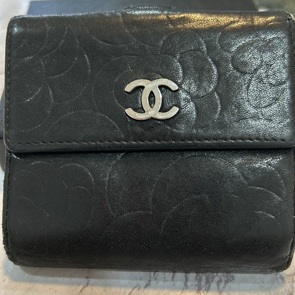Chanel camellia Black Leather Wallet - Picture 2 of 9